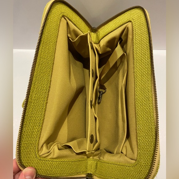 CAKE by Petunia, pickle bottom diaper clutch in teal and green w/ wristlet strap - Picture 4 of 5